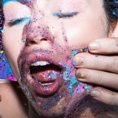 Miley Cyrus “Miley Cyrus and her Dead Petz” – Dooo It! (Premiere del Video)