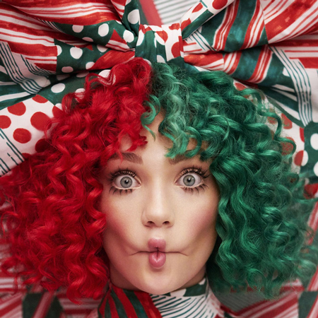 Sia “Everyday Is Christmas” – “Underneath The Mistletoe” (Video Oficial)