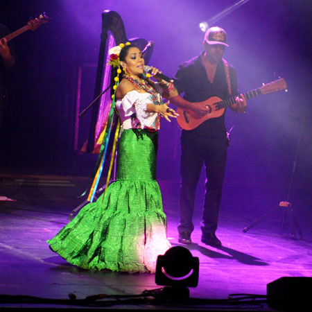 ¡Lila Downs presentó “Al Chile” en el Forum Imperial de Acapulco!