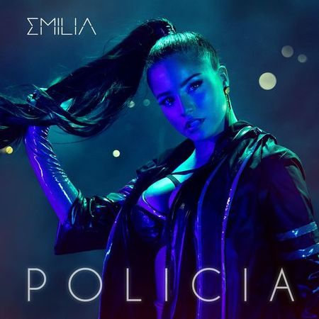 Emilia “Policía” (Performance Vevo At Home)