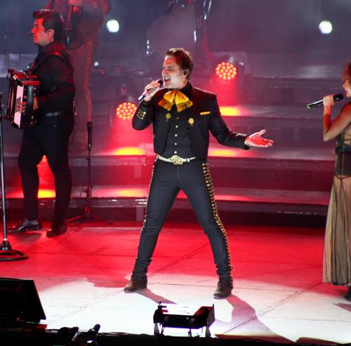 ¡Alejandro Fernández marca el primer concierto hecho en la Arena GNP de Acapulco con su gira “Hecho En México”!