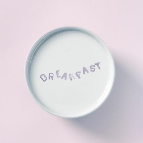 Dove Cameron “Breakfast” (Estreno del Video Oficial)